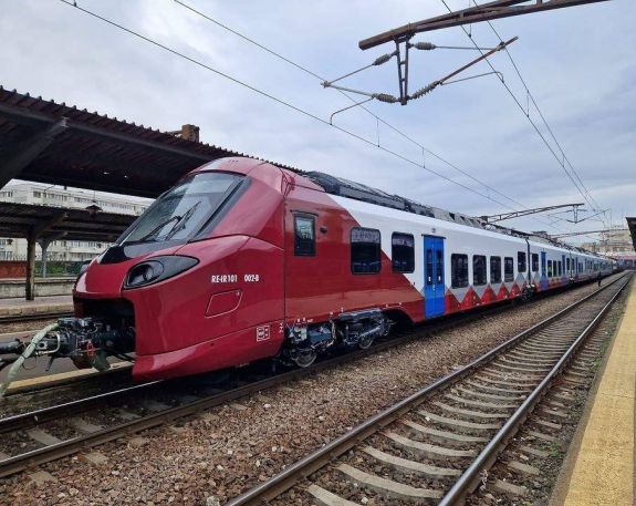 Ismét közlekedik az új elektromos vonat