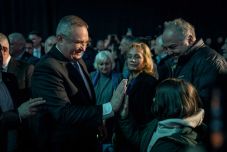 FRISSÍTVE: Leadta a voksát Nicolae Ciucă, Marcel Ciolacu is szavazott