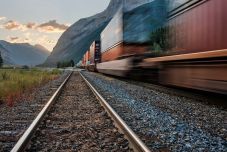 Útra kelt a százezredik Kínából Európába tartó tehervonat