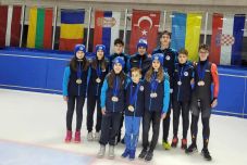 Rövidpályás gyorskorcsolya: Jól szerepeltek Bulgáriában a Sportklub fiataljai