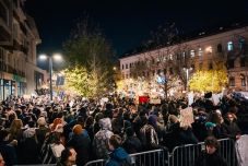 Maradjanak otthon, kéri támogatóit Călin Georgescu