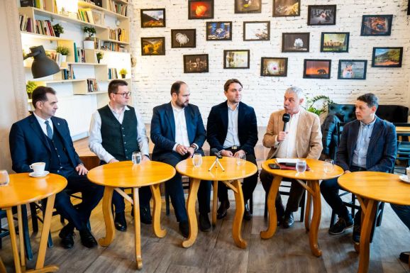 Vasárnap koncentráljunk csak a parlamenti választásokra, és mentsük meg magunkat