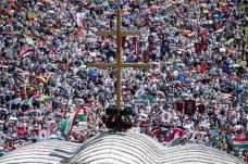 „Egy vérből valók vagyunk”: hazai és magyarországi sztárok biztatnak szavazásra