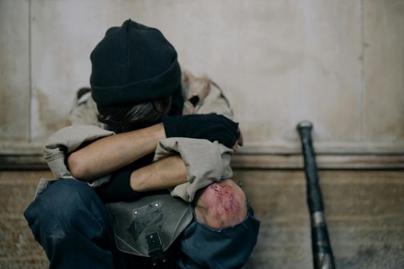 Razzia: koldulásra kényszerítettek fogyatékkal élőket és prostitúcióra egy HIV-fertőzött nőt