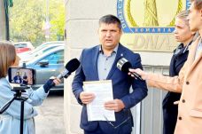 Egymás torkának estek a szélsőségesek: feljelentette George Simiont az AUR-ból kizárt képviselő