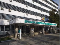 Vizsgálódnak: a kórház előtt halt meg egy nő, miután épp hazabocsátották