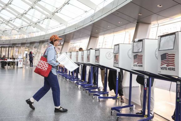 Harris vagy Trump? – Szavaznak az amerikaiak, egy faluban már eredményt hirdettek 