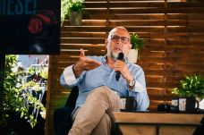 Kelemen Hunor: esélyt és támogatást kell adni a fiatal családoknak