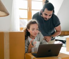 Fekete péntek: óriási összeget szánunk vásárlásra – hódítanak a háztartási gépek, teret veszít a divat (SZAVAZZ!) 