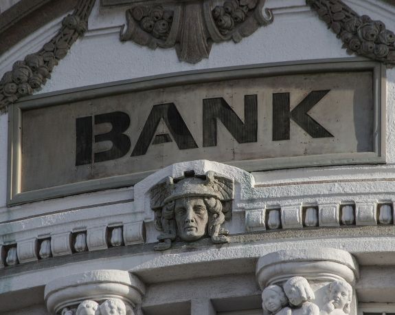Miért jóval nagyobbak a hitelek kamatlábai nálunk, mint Nyugat-Európában?