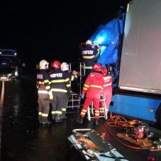 Két teherautó ütközött: mindkét sofőr életét vesztette