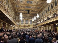 Állva tapsolták Bécsben a marosvásárhelyi filharmonikusokat