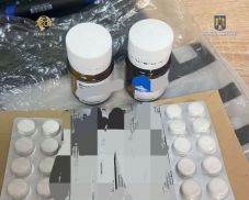 Tizenöt éves került házi őrizetbe, miután drogot árult az iskolában