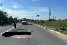 Beszakadt az út: többen megsérültek, és autók rongálódtak meg