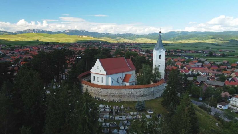 Erdély legjei: A csíkkarcfalvi római katolikus vártemplom