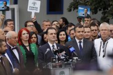 Pártszövetség államfőjelöltjeként nyújtotta be a támogató aláírásokat Ludovic Orban