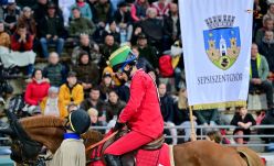 Sepsiszentgyörgy lovasa nem jutott tovább a Nemzeti Vágta döntőjébe, ám a kishuszárok között továbbra is szurkolhatunk egy székely legénynek