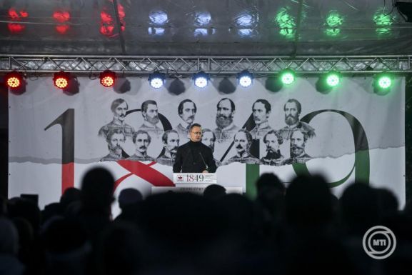 Kiakadt a román sajtó: magyar zászló keretezi Arad nevét Szijjártó Péter Facebook-posztjában