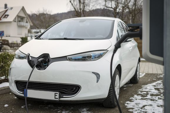 Ebben az országban vehetik át elsőként az uralmat az elektromos autók