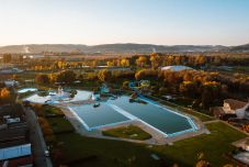 FRISSÍTVE: A marosvásárhelyi Víkendtelep medencéjéből húztak ki egy férfit: kómában van