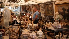 Fejest a portékákba: kezdődik a feketetói vásár