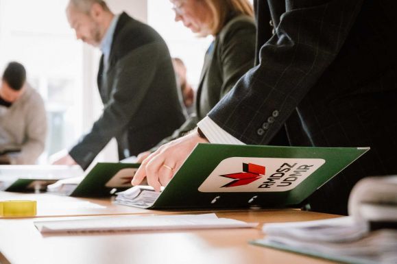 Iktatták a Maros megyei RMDSZ szenátor- és képviselőjelöltek iratcsomóit