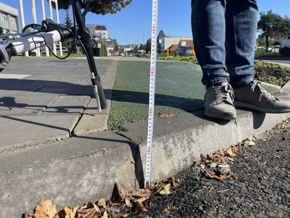 Már most problémás Marosvásárhely új kerékpársávja 