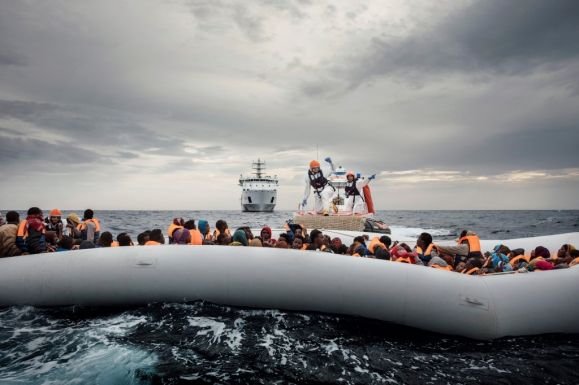 Megnyitották Olaszország albániai migránstáborait