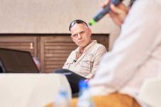 Robert C. Castel: A támadást követően rohampuska nélkül nem mentem ki a házból