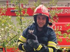 Kútba zuhant kismacskát mentettek meg a tűzoltók