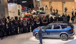 Párizsban mutatták be a Dacia legújabb modelljét, a Bigstert