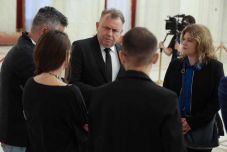 Kiadták az igazságszolgáltatásnak a korrupcióval gyanúsított volt egészségügyi minisztert