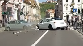 Hogyan indíthattak eljárást egy gyalogos életét megmentő sofőr ellen? (VIDEÓ)