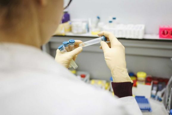 Fertőzéses agyhártyagyulladásos eset egy iskolában – Gyorsan halálhoz vezethet a betegség