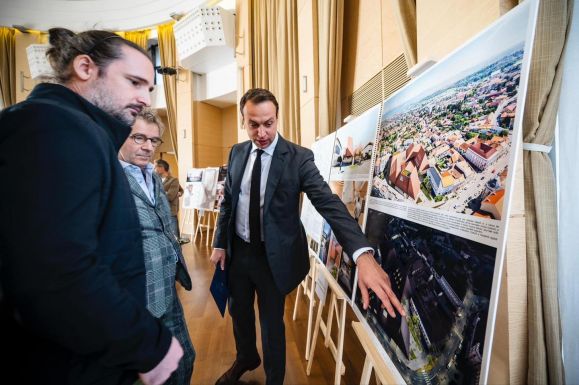 Sepsiszentgyörgyi Művészeti Központ: négyből rakják össze egy épület tervét