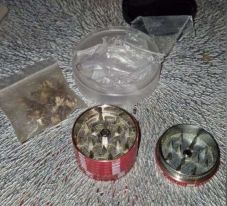 Csíkszeredai drogdílereknél tartanak házkutatásokat