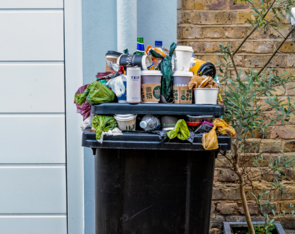 Kolozs megye: megduplázta és triplázta a szemétszállítási díjait a Supercom