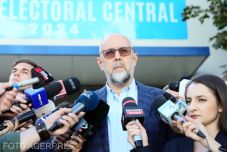 Kelemen Hunor benyújtotta a jelölési iratcsomóját