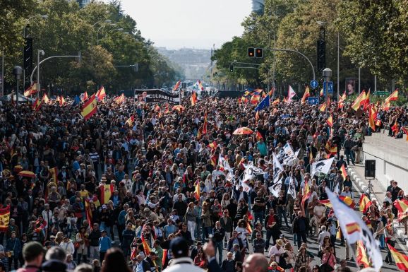 Előrehozott választásokat követelnek Spanyolországban