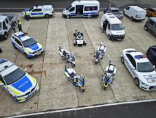 Országszerte 110 házkutatást tartanak hétfőn