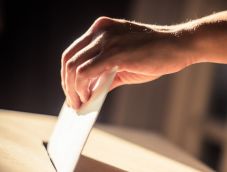 Népszavazás Bukarestben: eldönthetik, növelik-e a főpolgármester hatáskörét