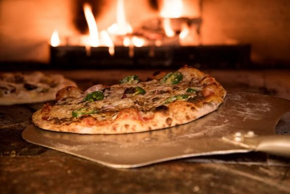„Kokainfeltétes” pizzát kínáltak az étteremben