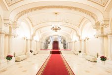 Államelnökjelölt: „A románok, ha nem lövik le az államfőt, csúfot űznek belőle”