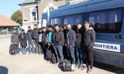 Erdei mogyoró közé bújtak a migránsok