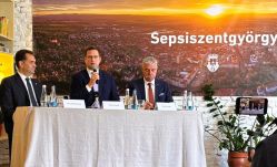 Gulyás Gergely a Maszolnak: van esély Románia schengeni csatlakozására, csak az össze ne omoljon