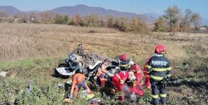 Elütötte a vonat a személygépkocsit – a sofőr és az utas életét veszítette