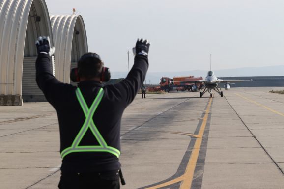 Újabb F-16-os harci repülők érkeztek Aranyosgyéresre