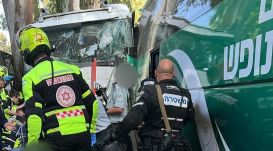 FRISSÍTVE – Buszmegállóba hajtott egy kamion Izraelben: több tucat ember megsebesült