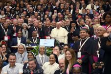 A nők szerepének erősítéséről és a gyermekek védelméről döntöttek a Vatikánban 