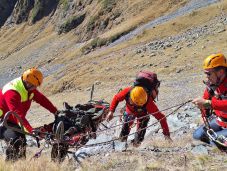 Közel harmincan szorultak a hegyimentők segítségére